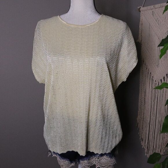 Vintage | Short Sleeve Textured Blouse - Picture 3 of 6